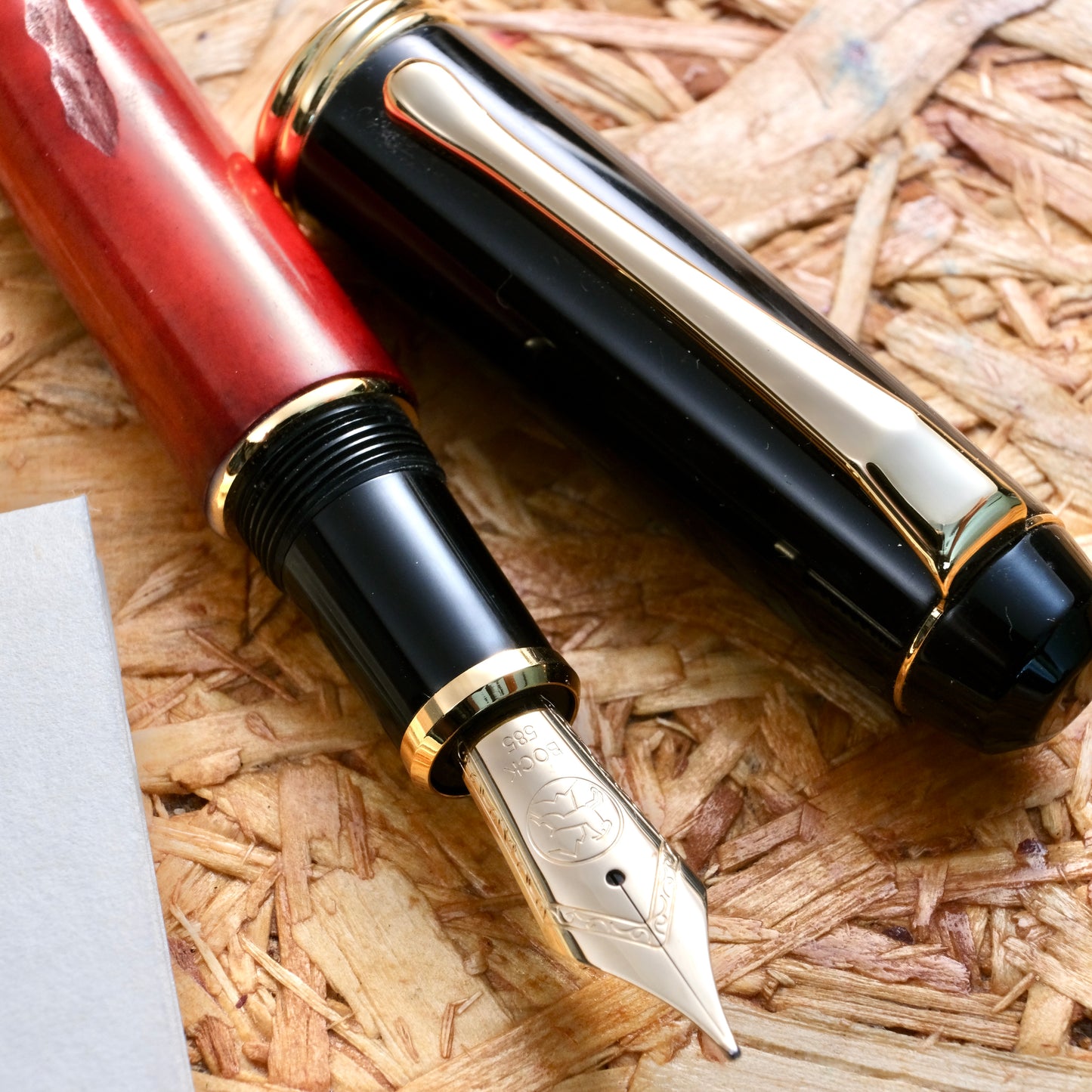 Kuretake Kumeginga Fountain Pen – Akanezome Shikatsuno (Deer Antlers) - Red